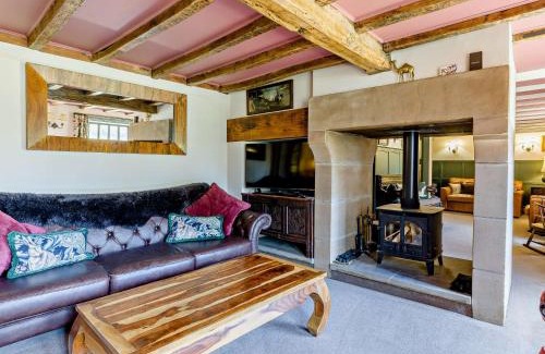 Cauldon Low House | 7 Bed in Waterhouses 81529