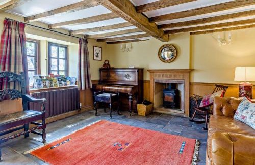 Cauldon Low House | 7 Bed in Waterhouses 81529