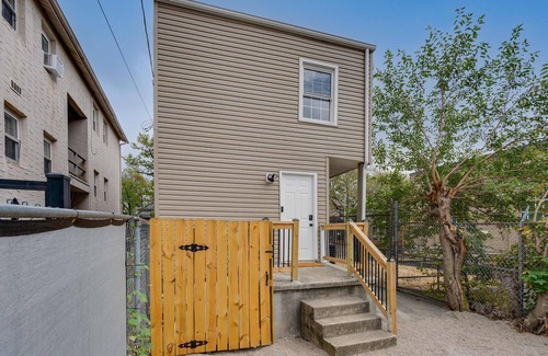 Weinland Park House | 7 Bed - Urban Hot Tub Oasis near OSU & Short North