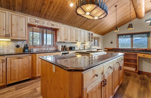 Castle Glen Estates Cabin | 7 bedroom accommodation in Big Bear Lake