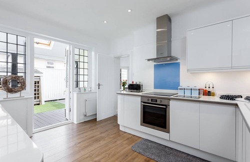 Southbourne House | 7 Bedroom Contemporary Family Friendly Home Nr Southbourne Beach