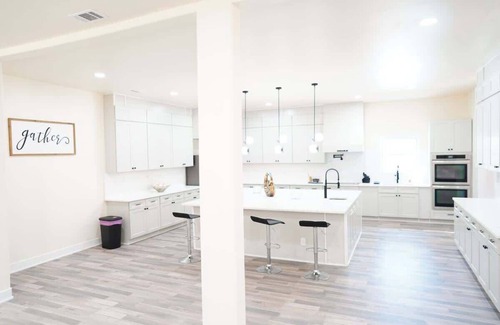 Fayetteville House | 7 Bedroom Retreat - Perfect For Large Groups