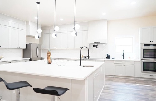 Fayetteville House | 7 Bedroom Retreat - Perfect For Large Groups