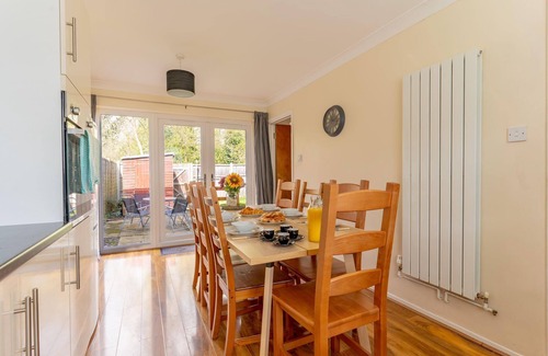 Peterborough House | 7 beds, perfect for contractors or large groups, free wi-fi