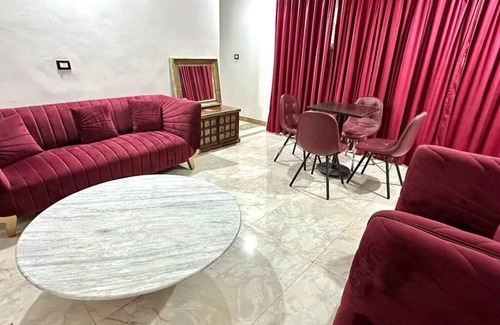 Gurugram Apartment | 7 BHK private floor for diwali party