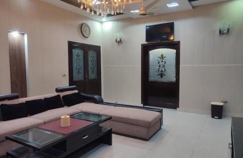 Lahore House | 7 BR Serviced Holiday Home Near Emporium Mall