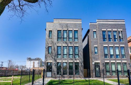 Washington Park Apartment | 7 Mi to Downtown Luxe Chicago Condo