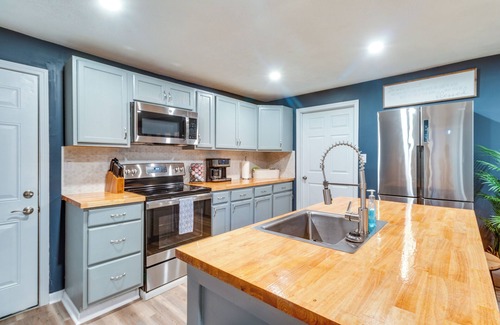 McComb House | 7 Mi to Lake Tangipahoa: McComb Home w/Deck!