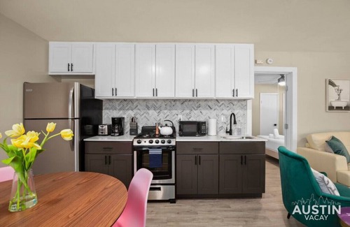 Westfield Apartment | 7-Minute Walk to Deep Eddy Pool! Parking + Grill