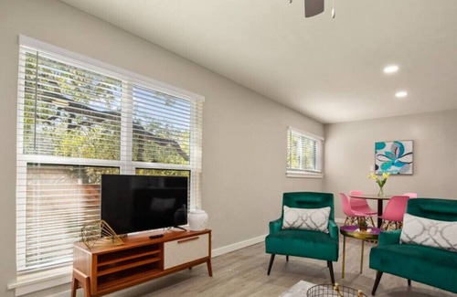 Westfield Apartment | 7-Minute Walk to Deep Eddy Pool! Parking + Grill