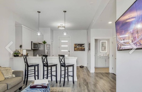 Hadley - Washington Condo | 7 minutes to Broadway! Free Parking! Sleeps 6!
