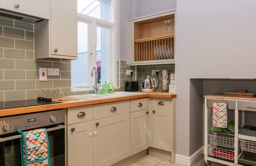 Newby Bridge Cottage | 7 RAILWAY COTTAGES, pet friendly, with open fire in Newby Bridge