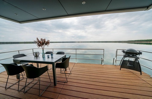 Laasow Boat Rental | 7. Schwimmendes Ferienhaus Neptun - Schwimmende Ferienhäuser Gräbendorfer See