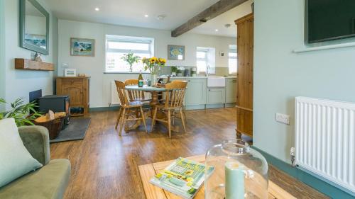 Moelfre House | 7 Seaview