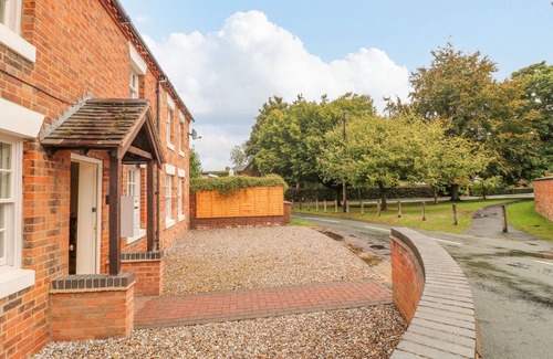 Lichfield Cottage | 7 THE GREEN, pet friendly in Whittington, Staffordshire