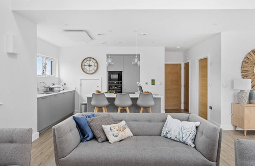 North Buckland Cottage | 7 The Vista, Willingcott Nr Woolacombe - Hot tub/Pet friendly/On-site pool/EV Charger/Ecohome