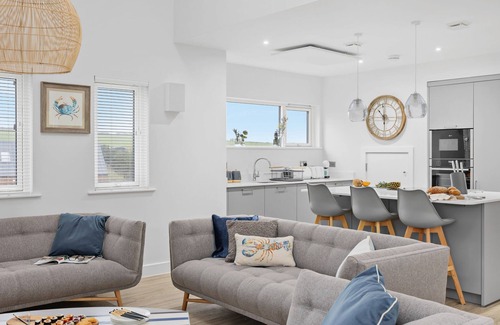 North Buckland Cottage | 7 The Vista, Willingcott Nr Woolacombe - Hot tub/Pet friendly/On-site pool/EV Charger/Ecohome