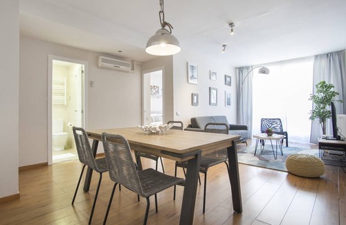 Dreta de l'Eixample Apartment | 70 m² Apartment ∙ 3 bedrooms ∙ 5 guests