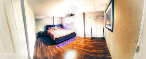 Richmond Hill House | 70 percent Off Luxurious Hot Tub,Sauna, 2000Sqft of Private