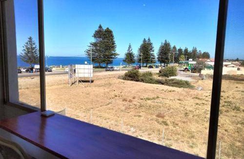 Safety Bay Apartment | 700 m² Apartment ∙ 2 bedrooms ∙ 4 guests