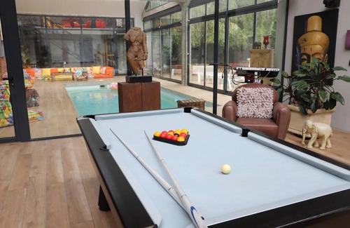 Seine-et-Marne House | 700 m² House ∙ 5 bedrooms ∙ 12 guests