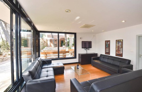 Duce House | 700 m² House ∙ 9 bedrooms ∙ 28 guests