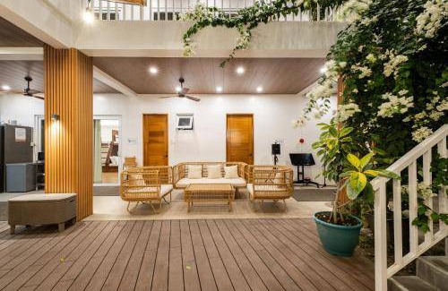 Los Banos Villa | 700 m² Villa ∙ 5 bedrooms ∙ 30 guests