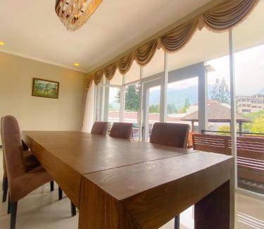 Cisarua Villa | 700 m² Villa ∙ 7 bedrooms ∙ 30 guests