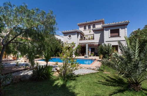 Padul Villa | 700 m² Villa ∙ 7 bedrooms ∙ 12 guests