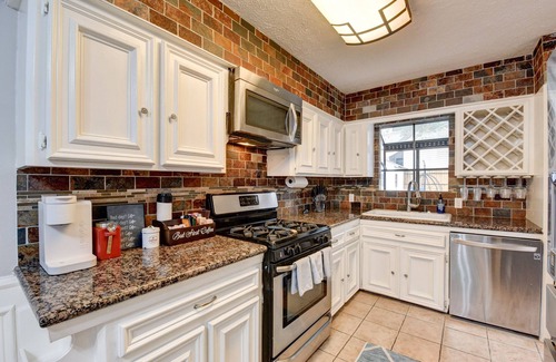 Greater Heights House | 713 Casita Centrally Located in Greater Houston Heights!