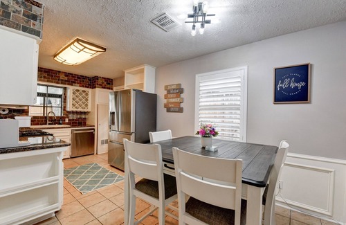 Greater Heights House | 713 Casita Centrally Located in Greater Houston Heights!