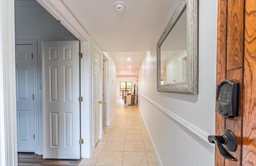 Shelter Cove House | 7135 Harbourside II In the heart of dining and shopping Harbour View Sleeps 4 Shelter Cove