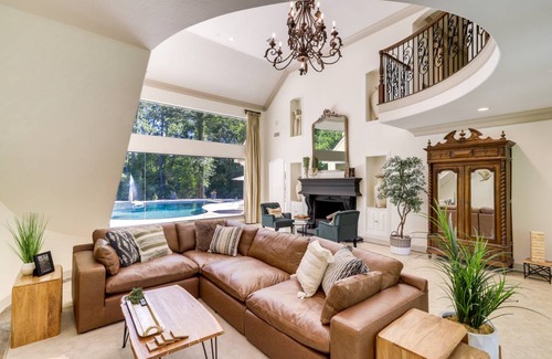 Barker House | 715 m² House ∙ 6 bedrooms ∙ 30 guests