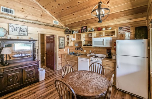 Mountain View Cabin | #74 Pinewood Cabin: Hog Holler