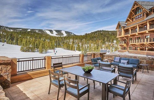Spanish Peaks Hotel | 757 m² Hotel ∙ 6 bedrooms ∙ 14 guests