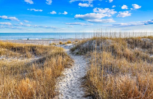 Morehead City Condo | 76 m² Condo ∙ 2 bedrooms ∙ 6 guests
