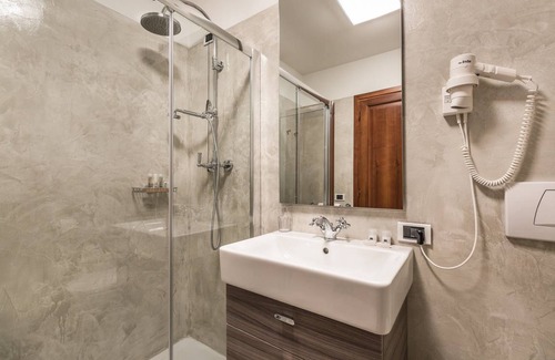 Santa Croce Apartment | 77 m² Apartment ∙ 2 bedrooms ∙ 4 guests