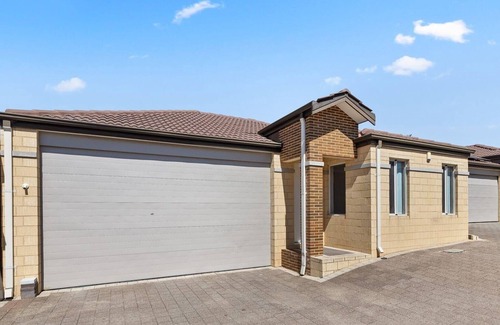 Balga Villa | 78 Modern Comforts Quiet Charm 3BR 2BA + Parking