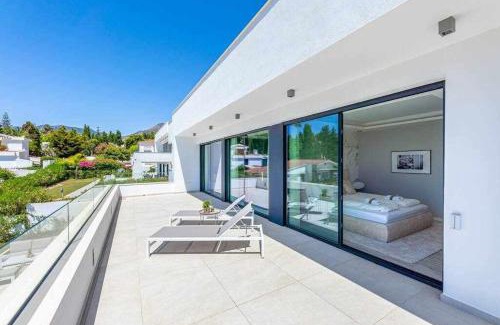 Benalmadena Costa Villa | 797 HOLIDAY RENTALS - Lujosa y moderna villa en Puerto marina