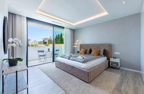 Benalmadena Costa Villa | 797 HOLIDAY RENTALS - Lujosa y moderna villa en Puerto marina