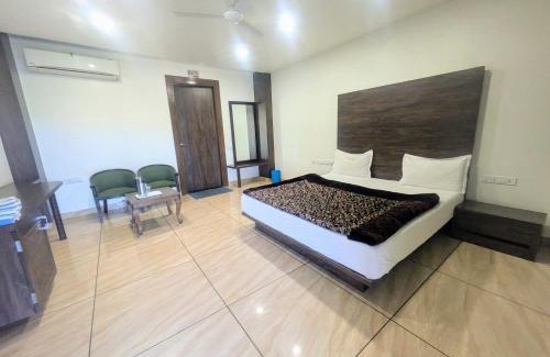 Abu Road Hotel | 7BHK Hill Villa