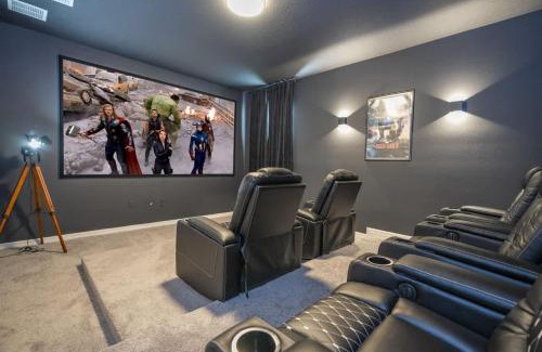 Kissimmee House | 7BR Dream Home - Cinema, Game Room, Themed Rooms & Hot Tub!