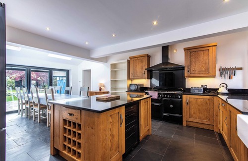 Stapleford House | 7BR Home in Nottingham – Perfect for Large Groups