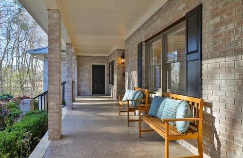 Macon House | 7BR Lakefront Haven Pool Hot Tub Gated 4acres