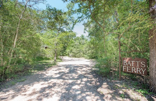 Wellborn Cabin | 7F Lodge - Batts Ferry Cabin w/Breakfast - Log Cabin w/Jacuzzi Tub and Fire Pit