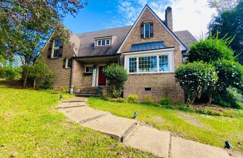 Laurel House | 7th Avenue Manor