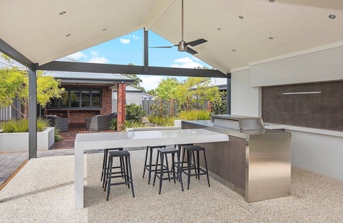 West Busselton House | 7th Heaven- Large secure backyard, WIFI, Ducted A/C