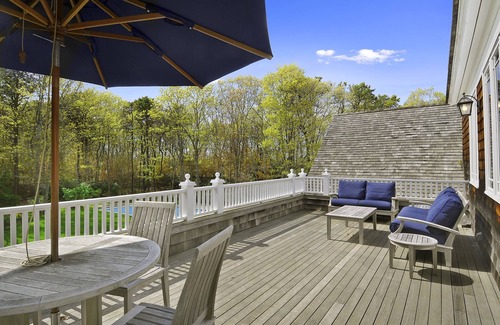 Wainscott House | 8/6-8/13 special Prime Wainscott Estate South of Highway