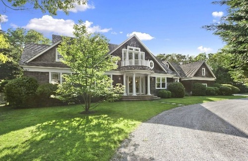 Wainscott House | 8/6-8/13 special Prime Wainscott Estate South of Highway