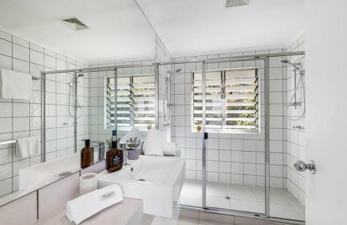 Sunshine Beach Apartment | 8 Andari, Sunshine Beach Luxury Beside the Beach